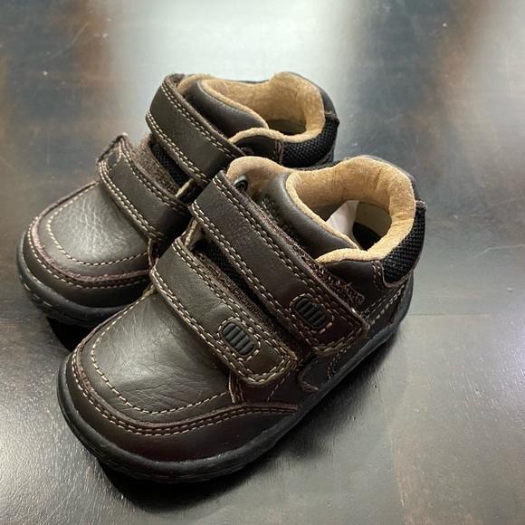 Stride Rite Pierce Dark Brown Velcro Size 4M - Picture 1 of 10